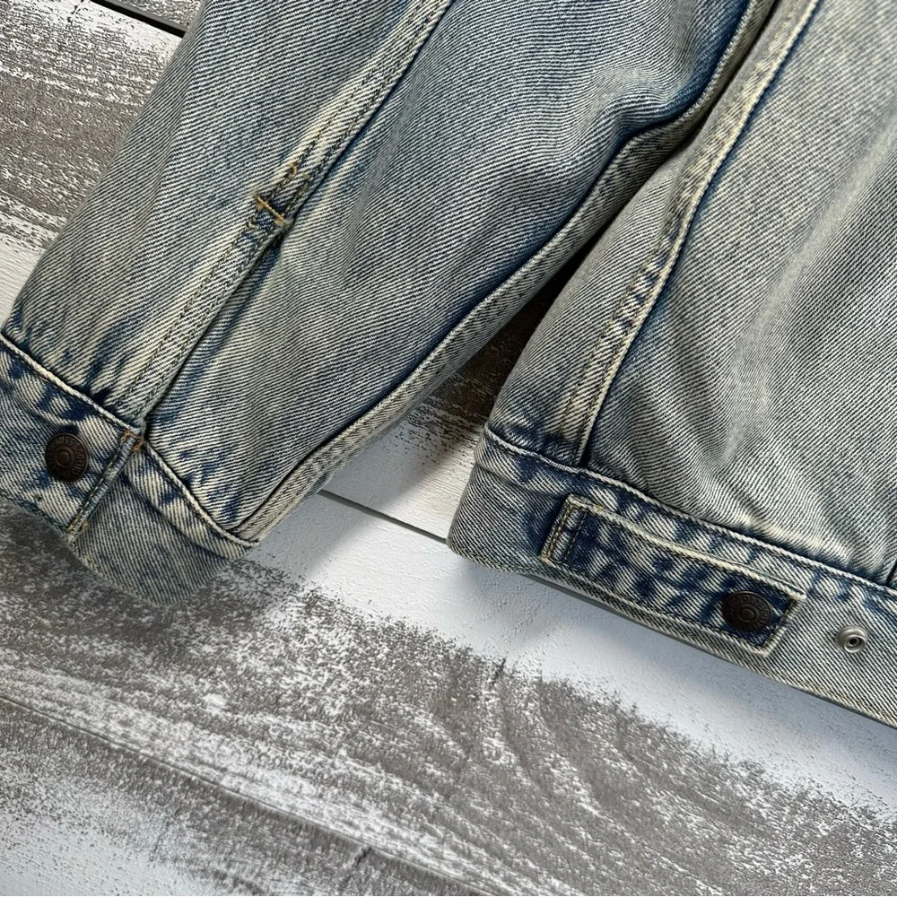 Levi’s Ex Boyfriend Trucker Sherpa Denim Jacket - Picture 9 of 13